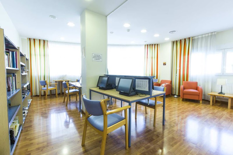 Residencia de mayores Puente Real II — foto 2